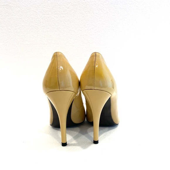 Stuart Weitzman Tickleup Nude Degrade Pump. Worn once in original box. Size 5 - Picture 7 of 10